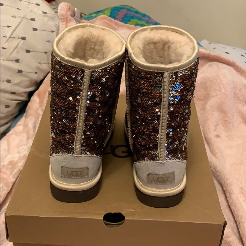 Sequence UGGs - Picture 6 of 6